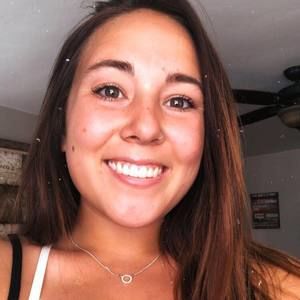 Meet your Posher, Chloe